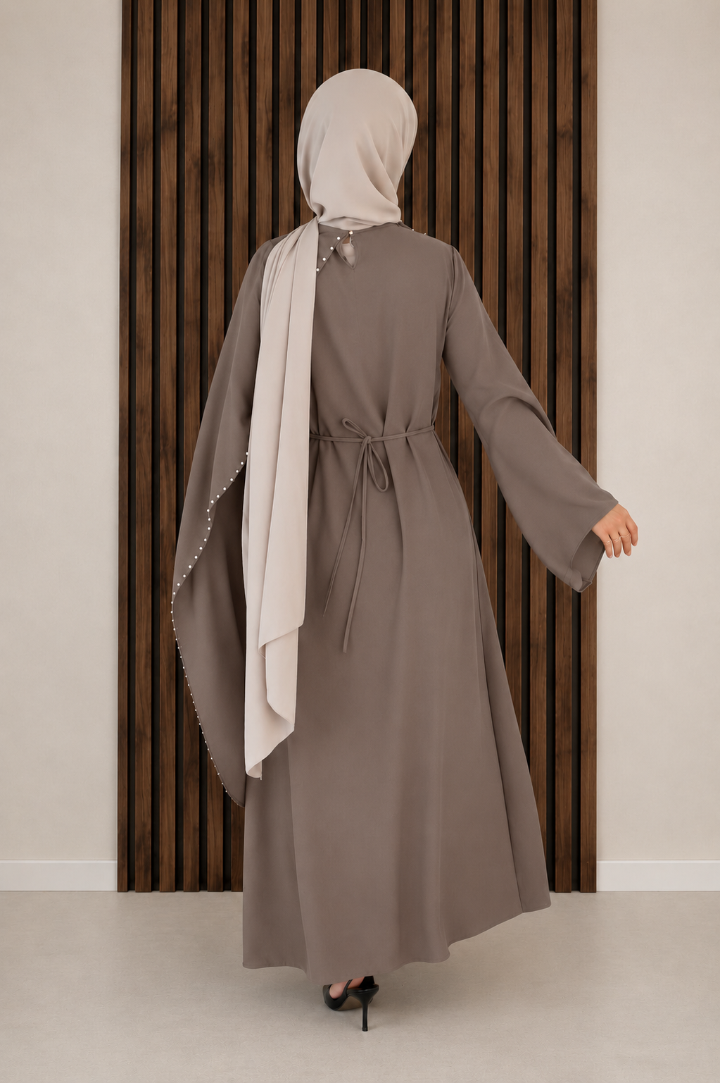 Haya Pearl Kleid - elegant & besonders in taupe