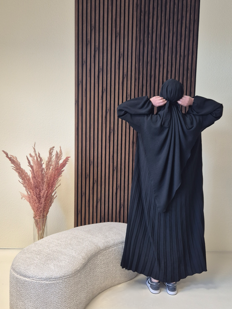 Nisara Abaya mit Khimar in schwarz