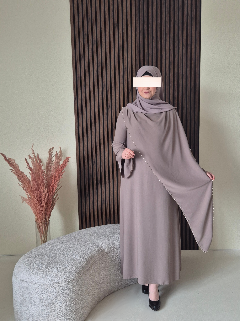 Haya Pearl Kleid - elegant & besonders in taupe