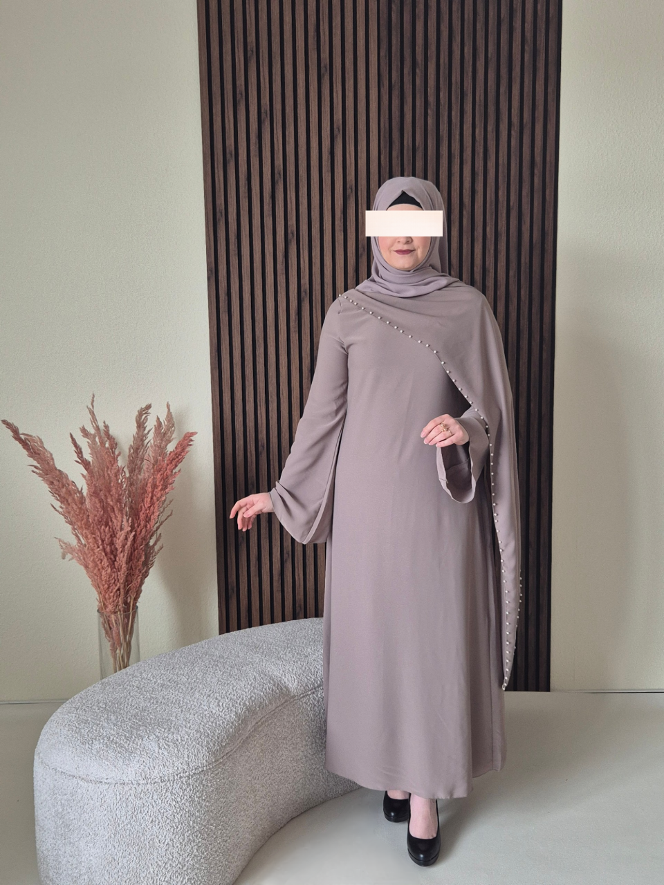 Haya Pearl Kleid - elegant & besonders in taupe