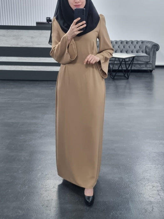 657- schlichtes Kleid camel