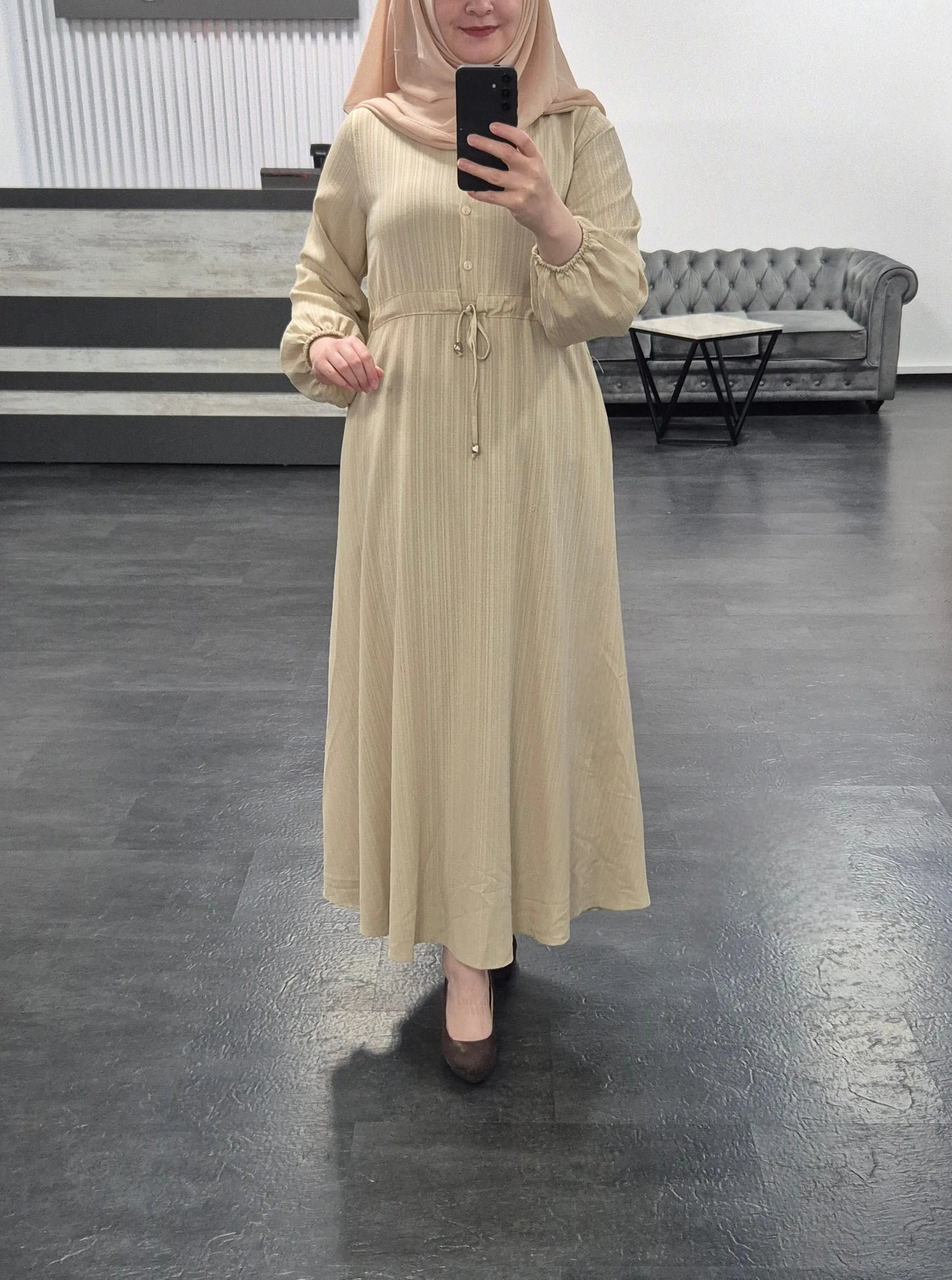 715 - altweißes Kleid mit Zugband