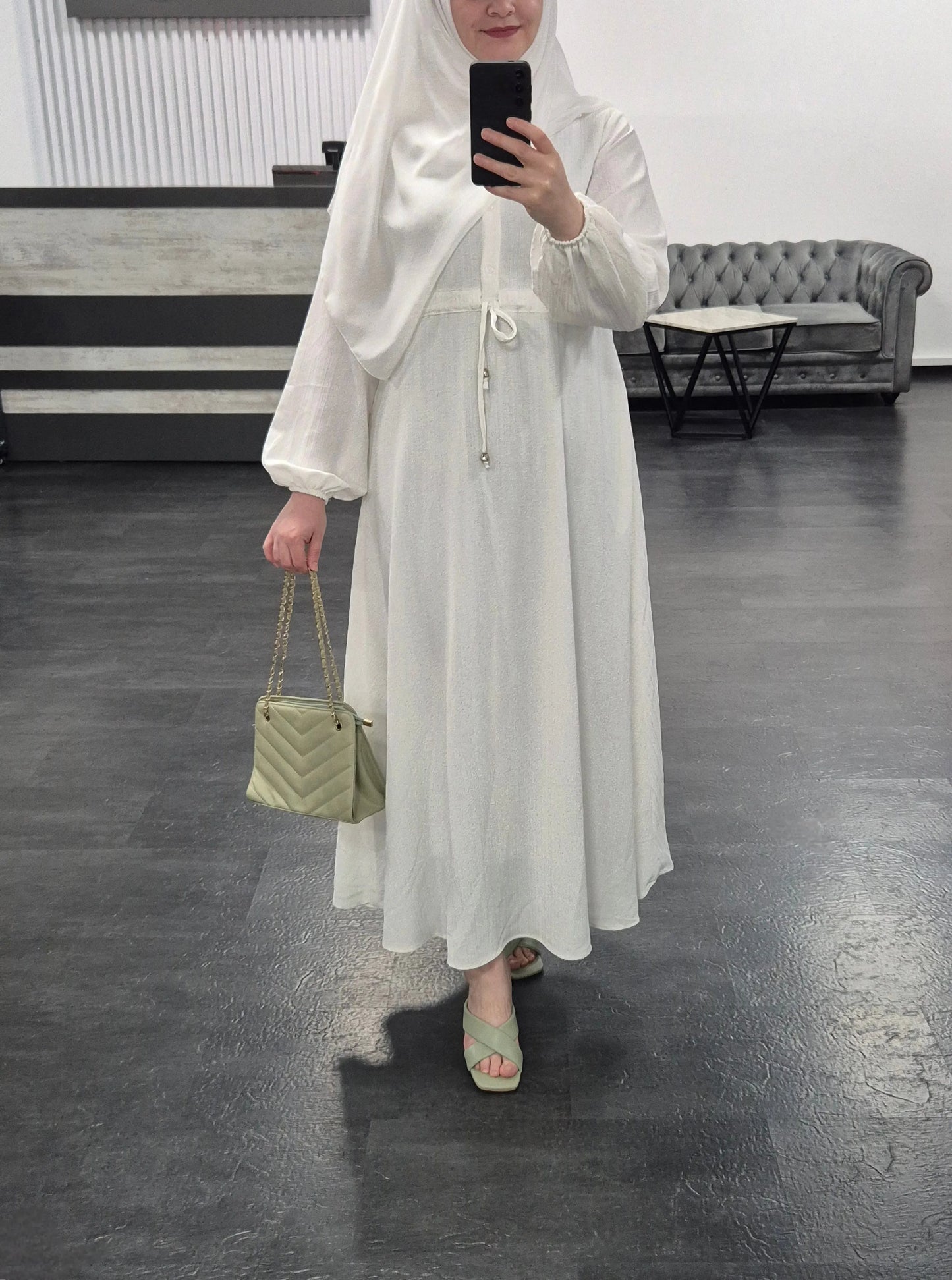 715 - altweißes Kleid mit Zugband