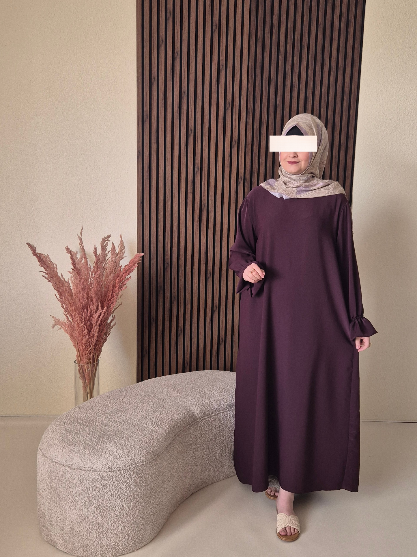 Layina Abaya - zeitlos in aubergine