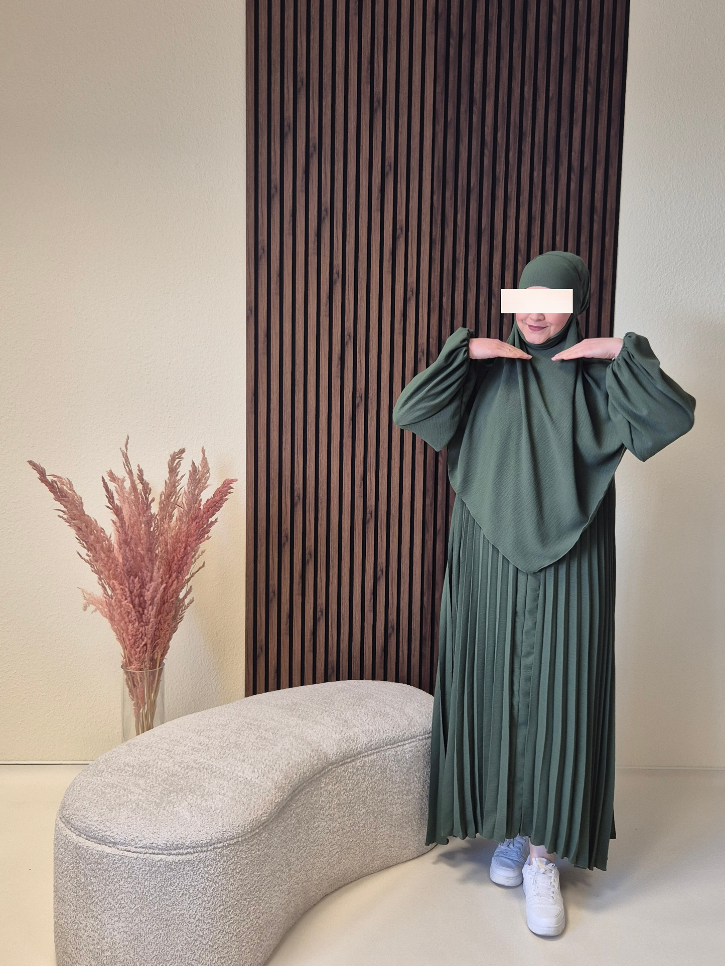 Nisara Abaya mit Khimar in khaki