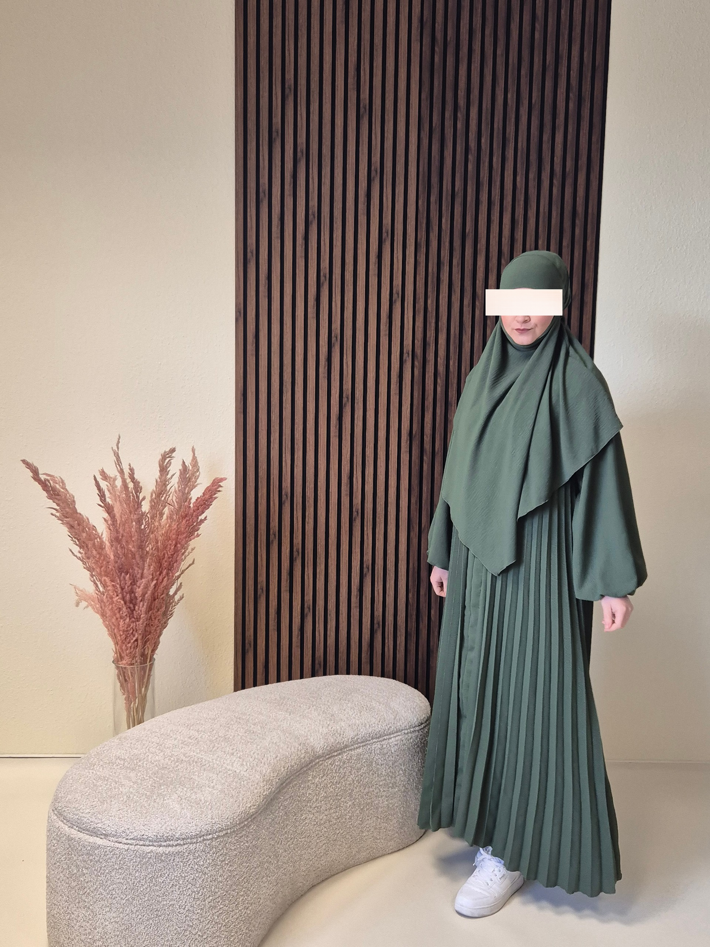 Nisara Abaya mit Khimar in khaki