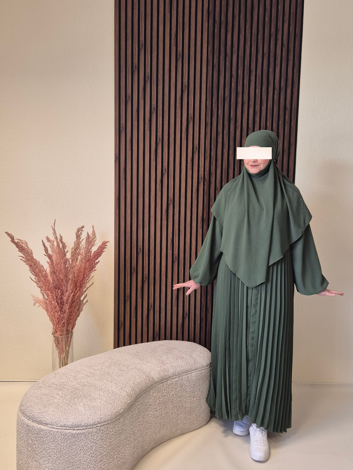 Nisara Abaya mit Khimar in khaki