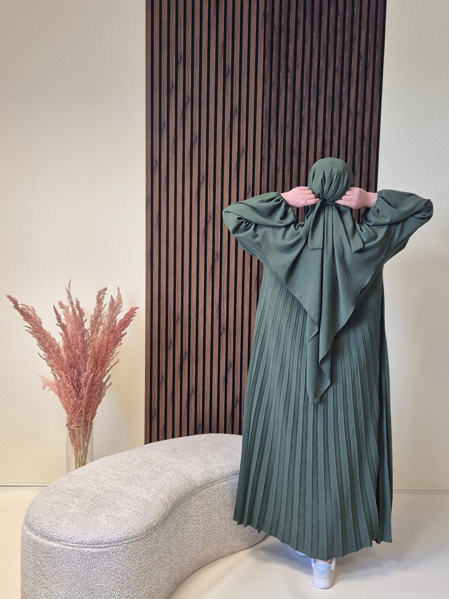 Nisara Abaya mit Khimar in khaki