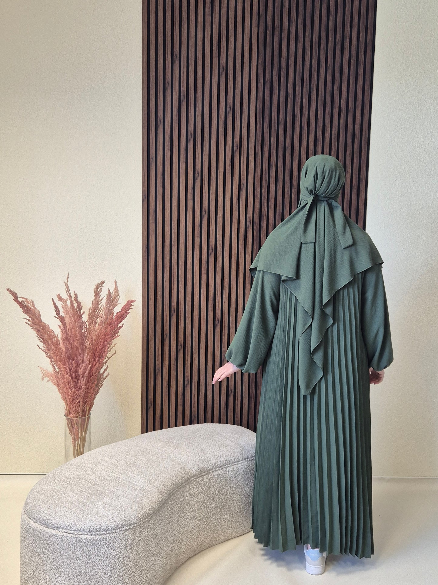 Nisara Abaya mit Khimar in khaki