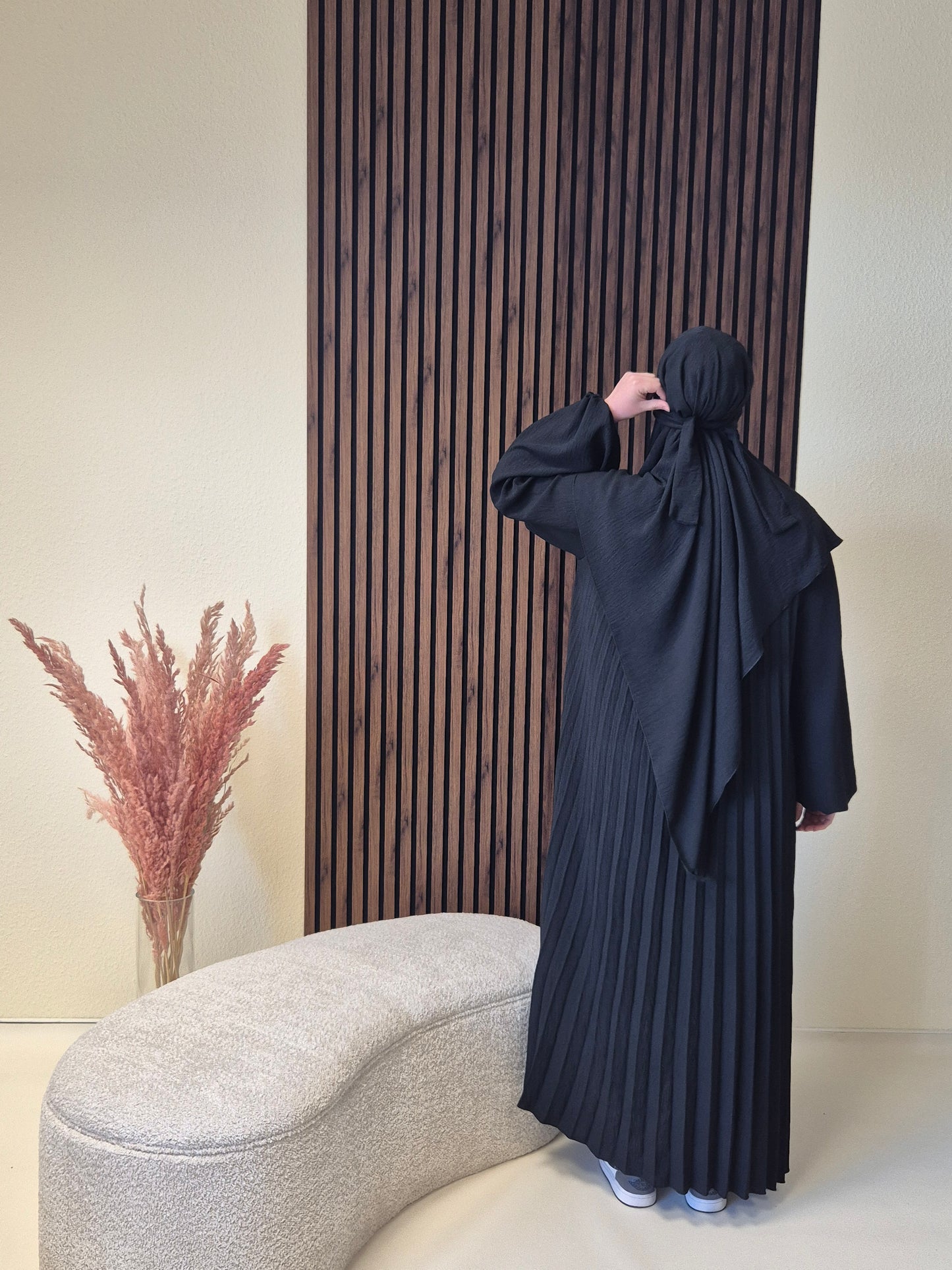 Nisara Abaya mit Khimar in schwarz