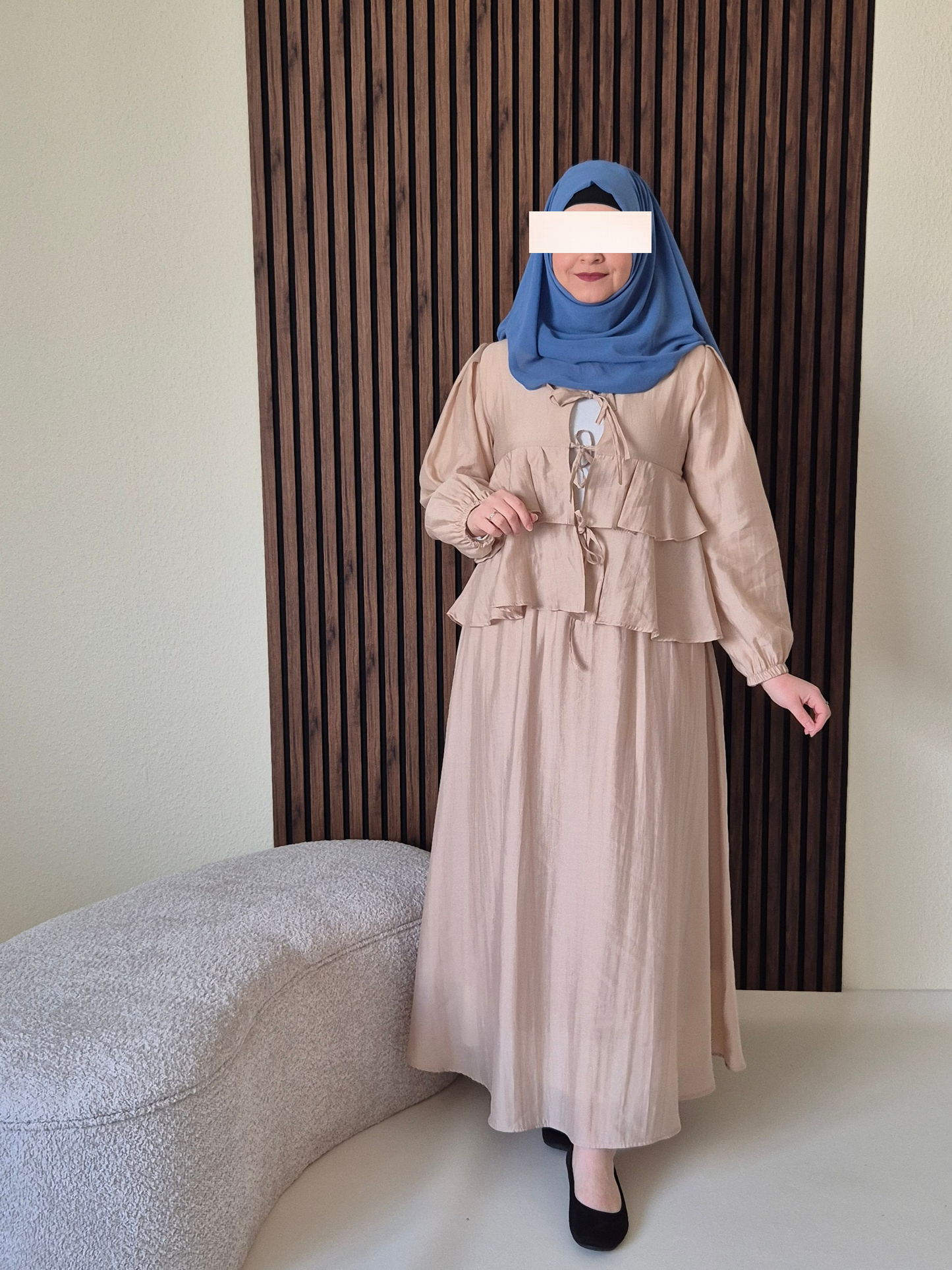 gestufter Zweiteiler beige