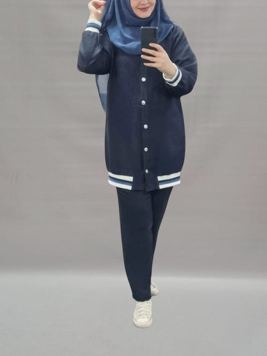Sportlicher Zweiteiler blau