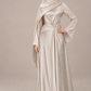 Drapiertes Abendkleid mit Schmuckdetail
