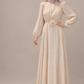 Plissee Abendkleid mit Blütendetail