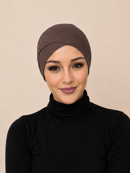 Hooded neck warmer crossed over the front