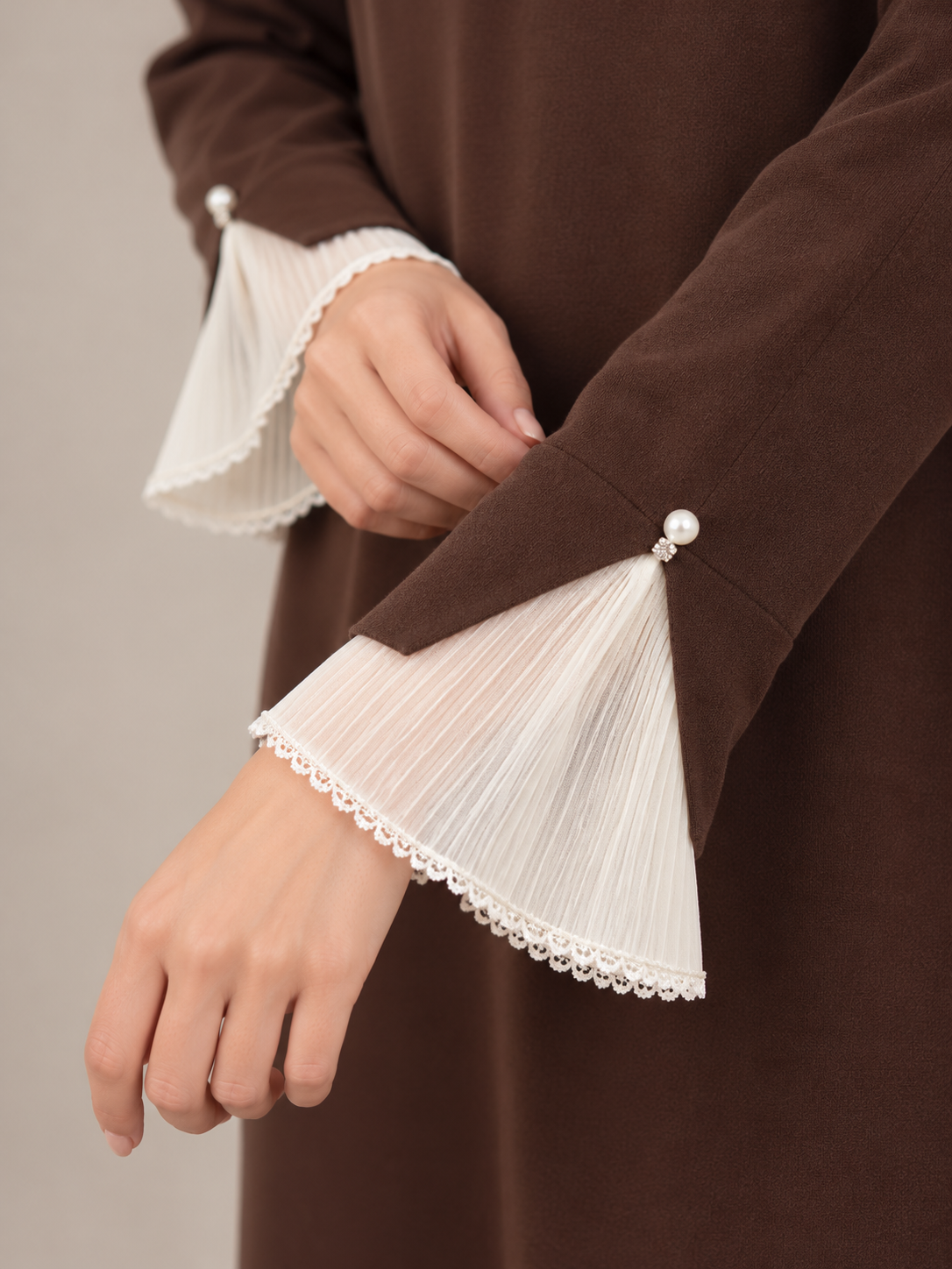 Dress with tulle sleeves