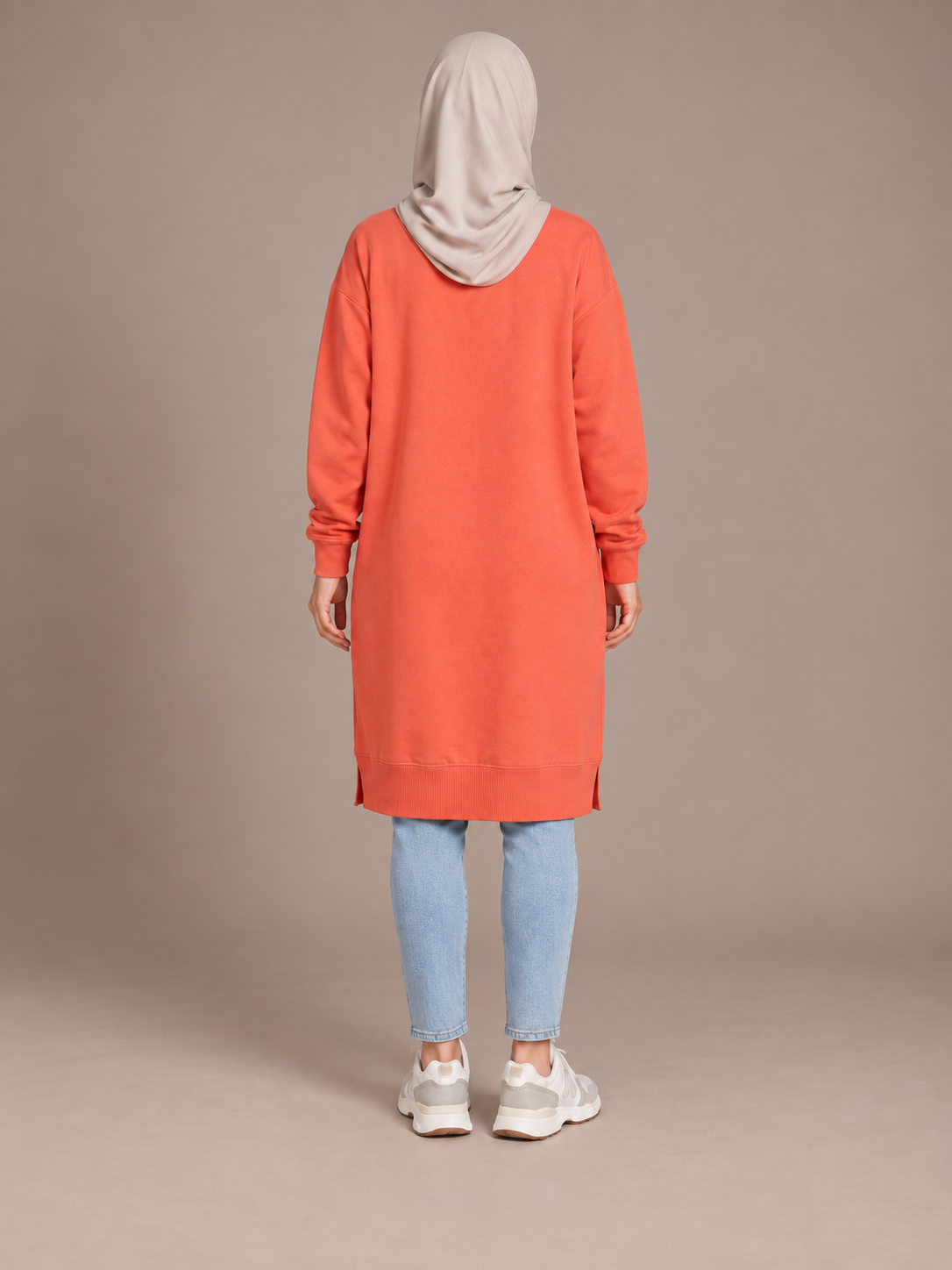سترة رياضية طويلة