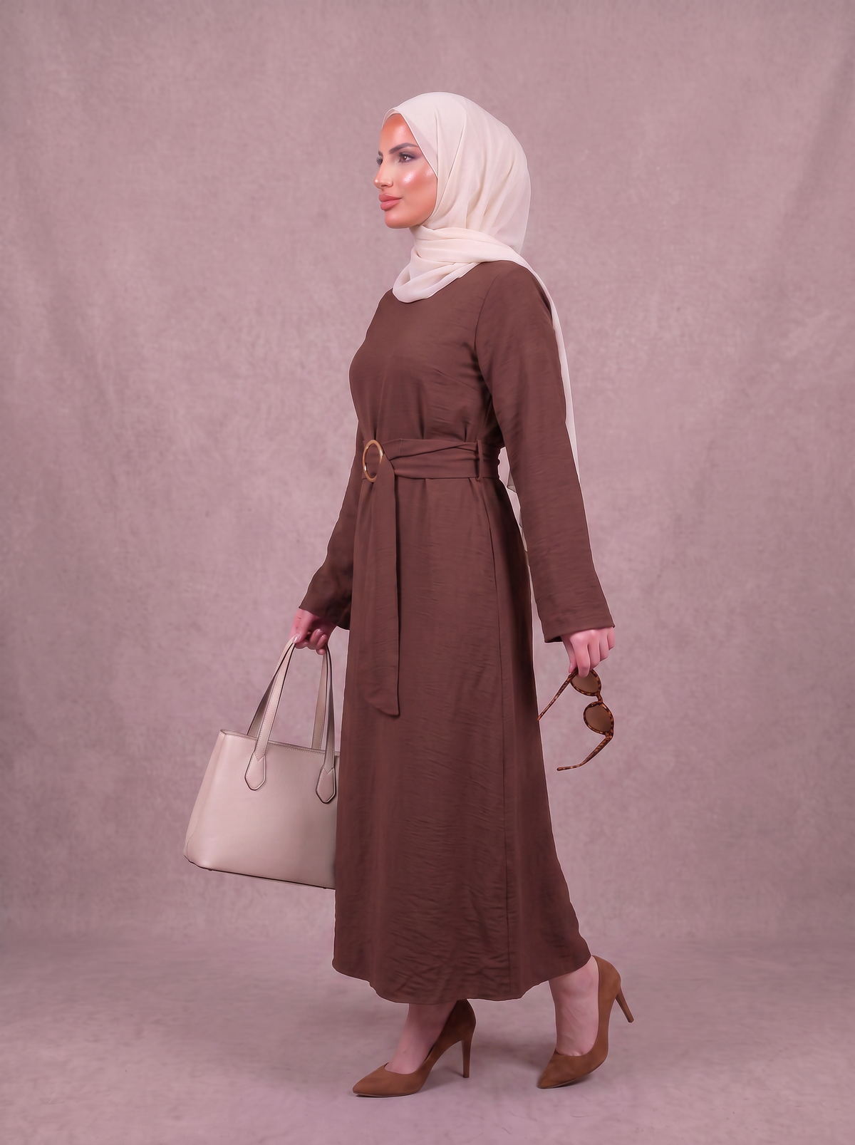 Lia Kleid Braun seitlich